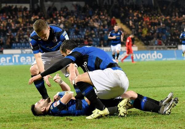 18.12.2015, xfux, Fussball 2.Bundesliga, FSV Frankfurt - Arminia Bielefeld, emspor v.l. Zlatko Dedic (FSV Frankfurt), Fanol Perdedaj (FSV Frankfurt), Ehsan Haji Safi (FSV Frankfurt) Torjubel, Goal celebration, celebrate the goal zum 0:1