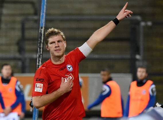 18.12.2015, xfux, Fussball 2.Bundesliga, FSV Frankfurt - Arminia Bielefeld, emspor v.l. Fabian Klos (Arminia Bielefeld) Torjubel, Goal celebration, celebrate the goal zum 1:1