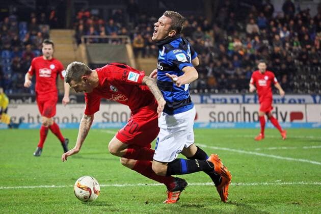 Zlatko Dedic (FSV) gegen Manuel Junglas (Arminia) - FSV Frankfurt vs. Arminia Bielefeld, Frankfurter Volksbank Stadion