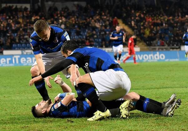 18.12.2015, xfux, Fussball 2.Bundesliga, FSV Frankfurt - Arminia Bielefeld, emspor v.l. Zlatko Dedic (FSV Frankfurt), Fanol Perdedaj (FSV Frankfurt), Ehsan Haji Safi (FSV Frankfurt) Torjubel, Goal celebration, celebrate the goal zum 0:1