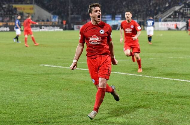 18.12.2015, xfux, Fussball 2.Bundesliga, FSV Frankfurt - Arminia Bielefeld, emspor v.l. Tom Schuetz (Arminia Bielefeld) Torjubel, Goal celebration, celebrate the goal zum 1:2