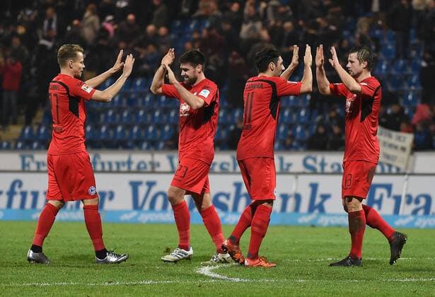 18.12.2015, xjhx, Fussball 2.Bundesliga, FSV Frankfurt - Arminia Bielefeld, emspor v.l. Sebastian Schuppan (Arminia Bielefeld), Florian Dick (Arminia Bielefeld), Stephan Salger (Arminia Bielefeld), Julian Boerner (Arminia Bielefeld) jubeln jubelt nach Spielende.