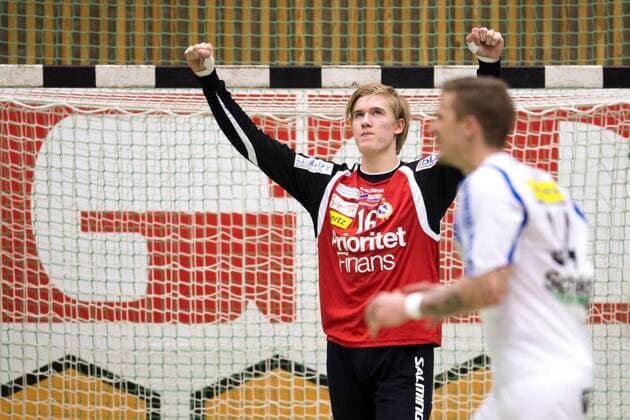 151218 Redbergslids malvakt Tobias Thulin jublar under handbollsmatchen i Elitserien mellan Sävehof och Redbergslid den 18 december 2015 i Partille.  Copyright: CARLxSANDIN BB151218CS014