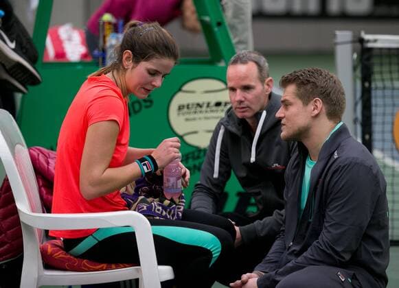 Julia Goerges (GER),Trainer Michael Geserer (Mitte) und Physiotherapeut Florian Zitzelsberger waehrend der Trainingspause, Deutsche Meisterschaft in Biberach an der Riß, 44. Deutschen Hallenmeisterschaften 2015 Tennis - Deutsche Meisterschaft 2015 - Deutsche Meisterschaft - - Biberach an der Riss - Baden-Wuerttemberg - Germany