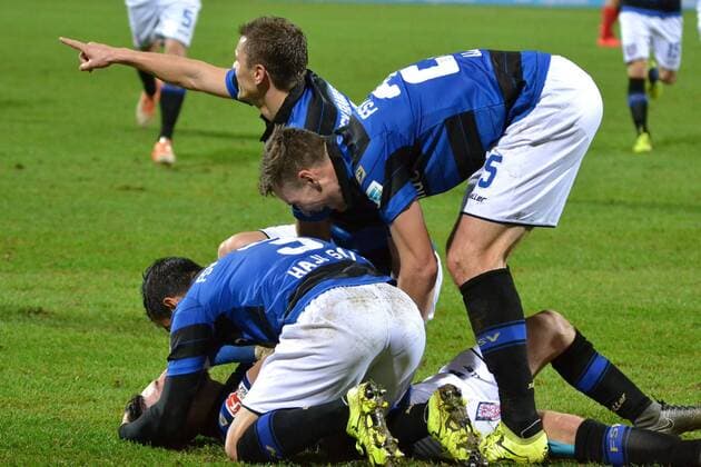 Frankfurt TOR: Fanol Perdedaj (FSV Frankfurt) trifft zum 1:0 und jubelt mit Ehsan Haji Safi (FSV Frankfurt), Florian Ballas (FSV Frankfurt) u. Zlatko Dedic (FSV Frankfurt) Copyright: Roskaritzx Eibner-Pressefoto EP_rrz