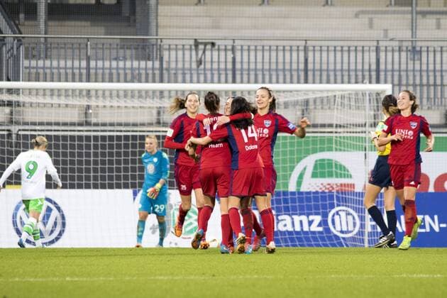 Fußball, Allianz Frauen Bundesliga, VfL Wolfsburg - FF USV Jena; Jubel, Torjubel, Freude, Emotion, Torerfolg, Aktion, action, goal, goal celebration, celebrates Jena nach dem 0:2 durch Amber Hearn (Jena, 10). xtgx