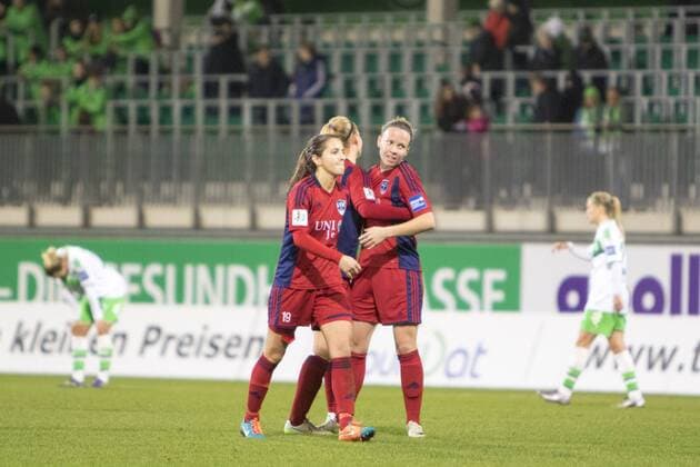 Fußball, Allianz Frauen Bundesliga, VfL Wolfsburg - FF USV Jena; Jubel, Torjubel, Freude, Emotion, Torerfolg, Aktion, action, goal, goal celebration, celebrates Jena. Wolfsburg enttäuscht, frustriert, niedergeschlagen Enttäuschung, Frust, disappointed. xtgx
