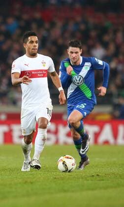 Stuttgart Daniel Didavi ( VfB Stuttgart ) Christian Traesch ( VfL Wolfsburg ), VfB Stuttgart vs. VfL Wolfsburg, Fussball, 1.Bundesliga, 19.12.2015, Copyright: Langerx xEibner-Pressefoto EP_HLR