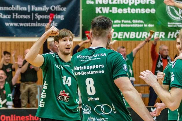 Jubel Netzhoppers Paul Sprung ( 14) und Matthias Böhme Boehme ( 8) GER, Königs Wusterhausen Bestensee, Volleyballl, 1. Bundesliga, Spieltag, Saison 2015 2016, Landkost-Arena, Netzhoppers KW - VSG Coburg Grub