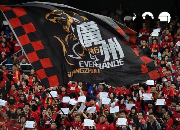 (151220) -- YOKOHAMA, Dec. 20, 2015 -- Fans of China s Guangzhou Evergrande cheer for their team during their Club World Cup third-place soccer match against Japan s Sanfrecce Hiroshima in Yokohama, Japan, Dec. 20, 2015. Guangzhou Evergrande lost 1-2. ) (SP)JAPAN-YOKOHAMA-SOCCER-CLUB WORLD CUP-GUANGZHOU EVERGRANDE VS SANFRECCE HIROSHIMA LiuxDawei 