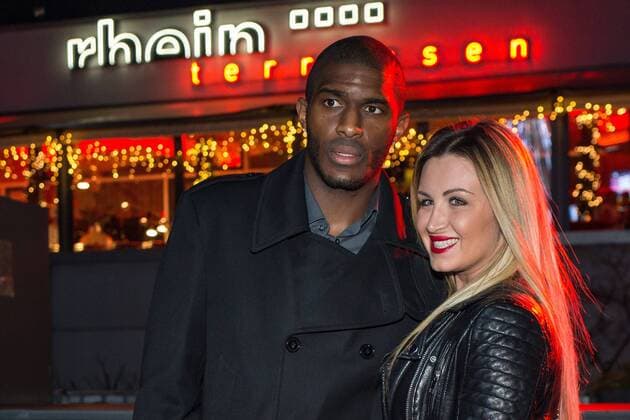 Koeln Anthony Modeste (1. FC Koeln 27) mit seine Ehefrau Maeva vor der Weihnachtsfeier des 1. FC Koeln an den Rheinterassen in Koeln am 19.12.2015, Copyright: Schueler Eibner-Pressefoto EP_JSE