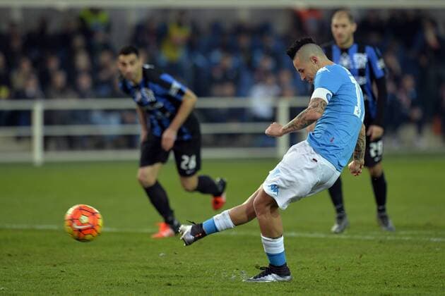 20.12.2015. Azzurri d Italia, Bergamo, Italy. Serie A. Atalanta versus Napoli. Marek Hamsik takes the penalty kick and scores the 0-1 goalfor Napoli xPierpaoloxPiciuccox  ActionPlus11690556