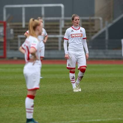 Koeln vl. Traurige Blicke bei den Koelnerinnen ueber das Ergebnis, 1. FC Koeln - SV Werder Bremen, Fussball, Frauen, Damen, Allianz Frauen-Bundesliga, Spieltag 12, 20.12.2015 , Copyright: Horn Eibner-Pressefoto EP_BHN