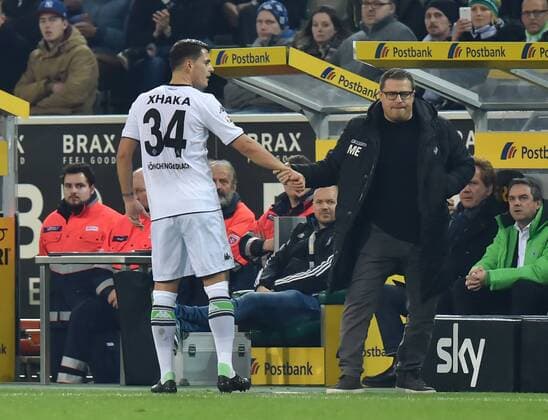 20.12.2015, Fussball, Saison 2015 2016, 1. Bundesliga, 17. Spieltag, Borussia Mönchengladbach - SV Darmstadt 98, Rote Karte für Granit Xhaka (Borussia Moenchengladbach), rechts Manager Max Eberl (Borussia Moenchengladbach)
