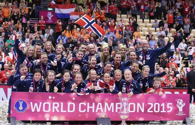 Themen der Woche - Sport Bilder des Tages - SPORT 2015.12.20 HERNING 2015 IHF HANDBALL WM der Damen Norwegen feiert den Titel - WORLD CHAMPION 2015  20151220NB0459