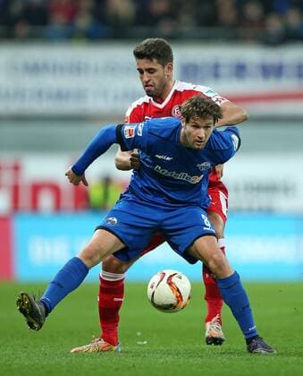 21.12.2015, Fussball 2.Bundesliga 2015 2016, 19.Spieltag, SC Paderborn 07 - Fortuna Düsseldorf, in der Benteler-Arena Paderborn. v.l. Nick Proschwitz (SC Paderborn 07) gegen Karim Haggui (Düsseldorf) 