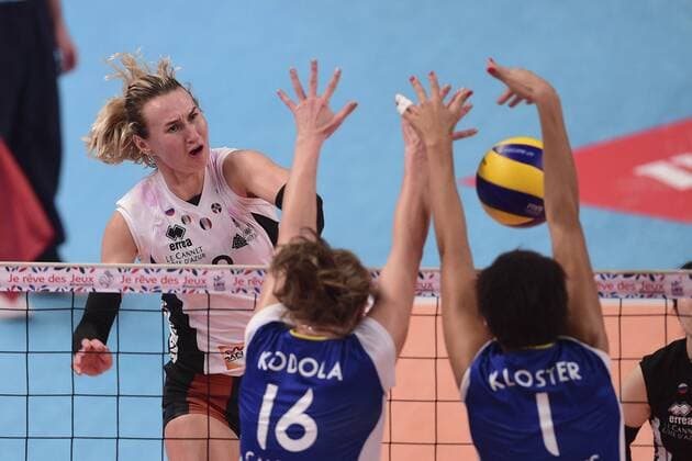 Olga Savenchuk (Le Cannet) - Volleyball Frankreich, Supercoupe 2015 der Damen, RC Cannes vs. Le Cannet - 22 12 2015 JBAutissier Panoramic 