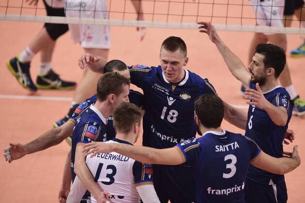 Spieler von Paris freuen sich - Volleyball Frankreich, Supercoupe 2015 der Herren, Tours VB vs. Paris Volley - 22 12 2015 JBAutissier Panoramic 