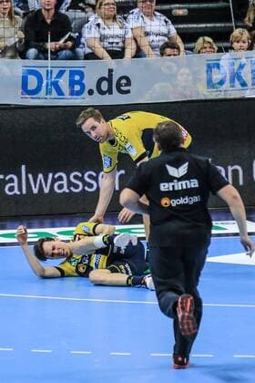 Kiel, Sparkassen Arena, DKB Handball, 1. Bundesliga , Saison 2015 2016, THW Kiel - Rhein Neckar Löwen, Patrick Groetzki(RNL) verletzte sich