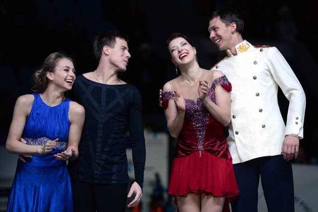 YEKATERINBURG, RUSSIA. DECEMBER 27, 2015. Silver medal winners Viktoria Sinitsina and Nikita Katsalopov, and gold medal winners Yekaterina Boborova and Dmitry Solovyev (L-R) share a light moment during the medal ceremony for the pairs Ice dancing Eistanzen competition at the 2015 2016 Russian Figure skating Eiskunstlauf Championships. Donat Sorokin TASS  TS014B8B