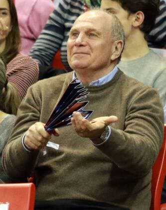Uli Hoeneß klatscht zufrieden Basketball BBL FC Bayern Basketball - S.Oliverr Baskets Würzburg 26.12.2015