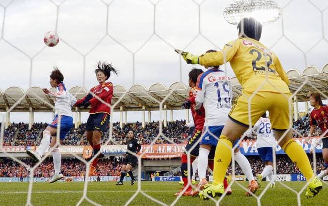Fairytale finish as Sawa scores winning goal in last match of career INAC Kobe Leonessa s Homare Sawa (2nd from L) scores a winning header during the second half of the Emperor s Cup final against Albirex Niigata Ladies at Todoroki Stadium in Kawasaki, south of Tokyo, on Dec. 27, 2015. Sawa, former Women s World Player of the Year, announced earlier in the month she would retire at the end of the season. 