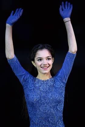 YEKATERINBURG, RUSSIA. DECEMBER 27, 2015. Gold medal winner Yevgenia Medvedeva waves during the medal ceremony for the ladies singles Figure skating Eiskunstlauf competition at the 2015 2016 Russian Figure Skating Championships. Donat Sorokin TASS  TS014B90