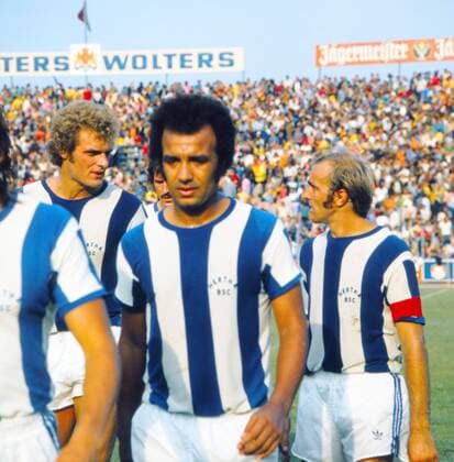 Aus 1. BL. Saison 1975 1976 Eintracht Braunschweig gegen Hertha BSC 5:2 am 16.08.1975 im Eintracht Stadion. Im Foto: Halbzeit Uwe Kliemann Erwin Kostedde und Kpt. Erich Beer
