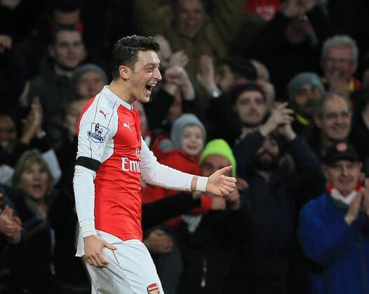 Bilder des Tages - SPORT Arsenal s Mesur Ozil celebrates scoring his sides second goal Barclays Premier League- Arsenal vs AFC Bournemouth - Emirates Stadium - England - 28th December 2015 - Picture - David Klein Sportimage EDITORIAL USE ONLY. No use with unauthorised audio, video, data, fixture lists, club league logos or live services. Online in-match use limited to 120 images, no video emulation. No use in betting, games or single club league player publications.
