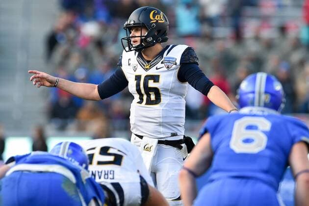 December 29, 2015: California Golden Bears quarterback Jared Goff (16) during the second half of the Lockheed Martin Armed Forces Bowl between California Golden Bears and the Air Force Falcons at Amon G. Carter Stadium, Ft. Worth, Texas. NCAA College League USA Football 2015: Lockheed Martin Armed Forces Bowl Cal vs Air Force DEC 29 - ZUMAc04_