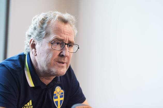 Fußball, Nationalteam Schweden, PK mit Erik Hamren 160103 Sveriges förbundskapten Erik Hamren under en presskonferens den 3 januari 2016 i Abu Dhabi.  Copyright: JOHANNAxLUNDBERG BB160103JL013