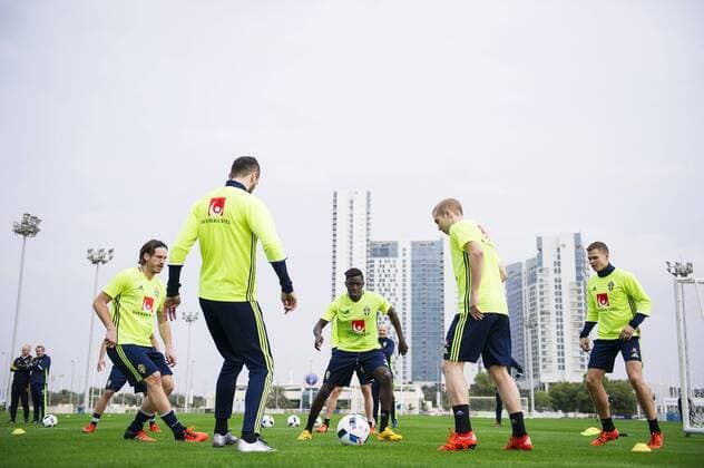 Bilder des Tages - SPORT Gustav Svensson, Pa Konate , Anton Tinnerholm SWE Nationalmannschaft Trainingslager  Copyright: JOHANNAxLUNDBERG BB160103JL040