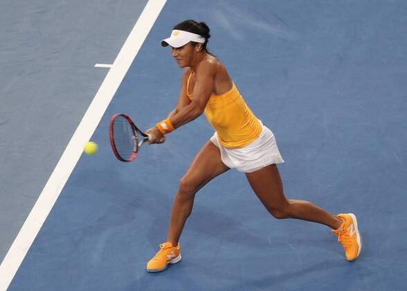Jan. 4, 2016 - Perth, Australia - HEATHER WATSON (GBR) returns a backhand against CAROLINE CARCIA (FRA) during the women s singles on Day 2 at the Hopman Cup tennis tournament in Perth, Australia. Sports News - Jan. 4, 2016 - ZUMAk129
