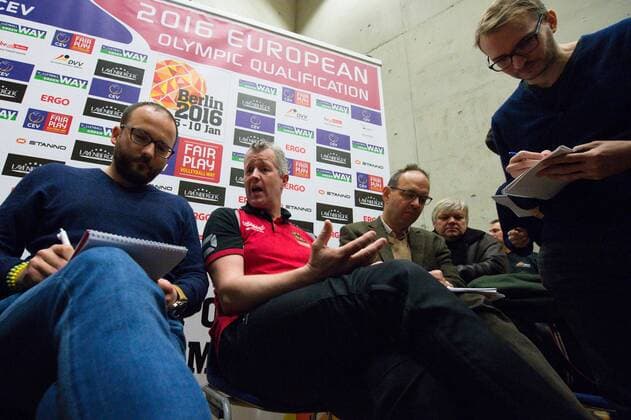04.01.2016, Max Schmeling Halle, Berlin Volleyball, Olympiaqualifikation, Pressekonferenz Vital Heynen (Bundestrainer Trainer GER) im Interview mit Medien Journalisten Journalist