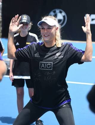 04.01.2016. Auckland, New Zealand. Caroline Wozniacki does a haka to Sam Cane during a promotional match ahead of the ASB Classic Tennis Women s tournamnent. ASB Tennis Centre, Stanley st, Auckland, New Zealand. Monday 4 January 2016. xAndrewxCornagax  ActionPlus11693985