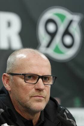 04.01.2016, HDI-Arena, Hannover, Pressekonferenz mit Martin Bader und dem neuen Trainer von Hannover 96, Thomas Schaaf, im Bild Thomas Schaaf (Trainer, Hannover 96) Pressekonferenz Hannover 96