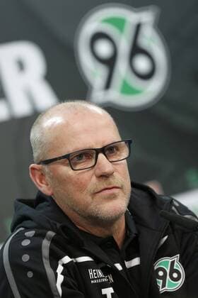 04.01.2016, HDI-Arena, Hannover, Pressekonferenz mit Martin Bader und dem neuen Trainer von Hannover 96, Thomas Schaaf, im Bild Thomas Schaaf (Trainer, Hannover 96) Pressekonferenz Hannover 96