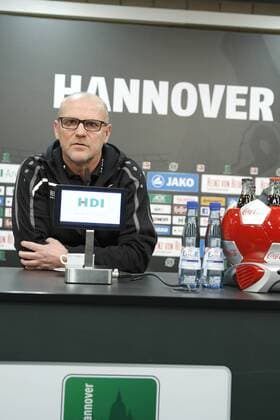 04.01.2016, HDI-Arena, Hannover, Pressekonferenz mit Martin Bader und dem neuen Trainer von Hannover 96, Thomas Schaaf Pressekonferenz Hannover 96