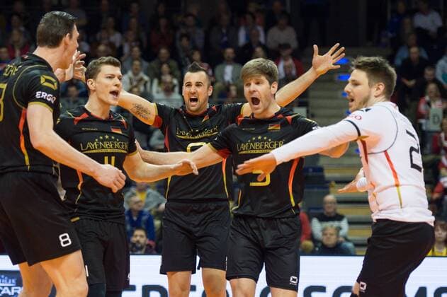 05.01.2016, Max Schmeling Halle, Berlin Volleyball, Olympiaqualifikation, Deutschland (GER) vs. Belgien (BEL) Jubel Marcus Böhme Boehme ( 8 GER), Lukas Kampa ( 11 GER), Georg György Gyoergy Grozer ( 9 GER), Sebastian Schwarz ( 3 GER), Markus Steuerwald ( 2 GER)