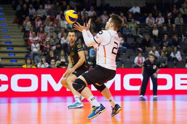 05.01.2016, Max Schmeling Halle, Berlin Volleyball, Olympiaqualifikation, Deutschland (GER) vs. Belgien (BEL) Abwehr Markus Steuerwald ( 2 GER) Libero
