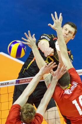 Volleyball Berlin 05.01.2016 European Continental Olympic Qualification Tournament Männer Herren Belgien (BEL) - Deutschland (GER) Marcus Böhme (Deutschland, No.08) Simon Van De Voorde (Belgien, No.10)