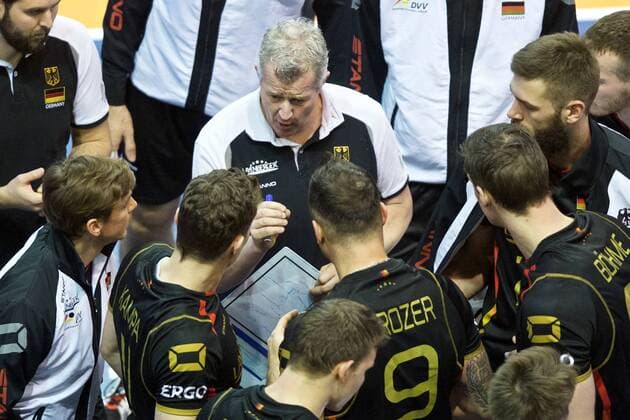 Volleyball Berlin 05.01.2016 European Continental Olympic Qualification Tournament Männer Herren Belgien (BEL) - Deutschland (GER) Vital Heynen (Deutschland, Trainer)