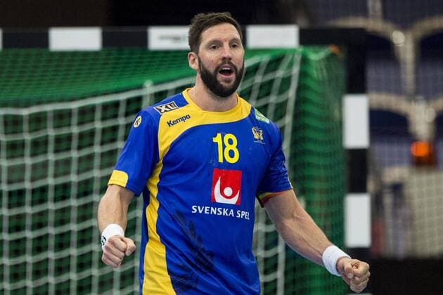 160105 Sveriges Tobias Karlsson jublar under handbollslandskampen mellan Sverige och Tjeckien den 5 januari 2016 i Malmö.  Copyright: PETTERxARVIDSON BB160105PA019
