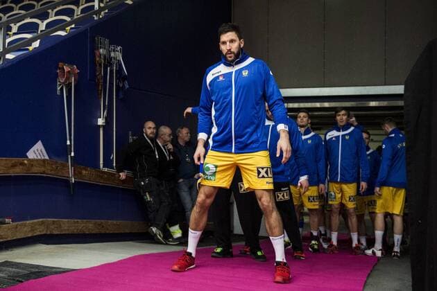 160105 Sveriges Tobias Karlsson inför handbollslandskampen mellan Sverige och Tjeckien den 5 januari 2016 i Malmö.  Copyright: PETTERxARVIDSON BB160105PA053