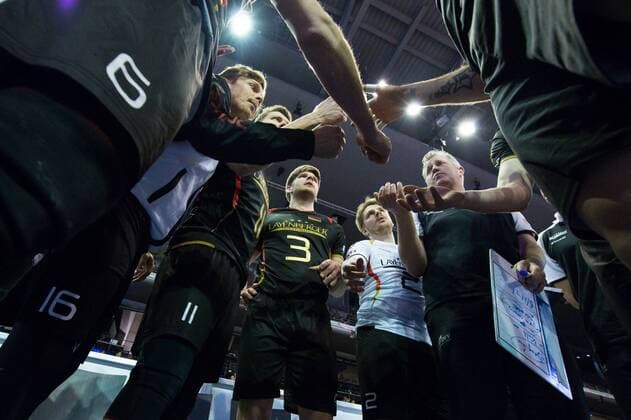 05.01.2016, Max Schmeling Halle, Berlin Volleyball, Olympiaqualifikation, Deutschland (GER) vs. Belgien (BEL) Auszeit Timeout Deutschland - Vital Heynen (Bundestrainer Trainer GER)