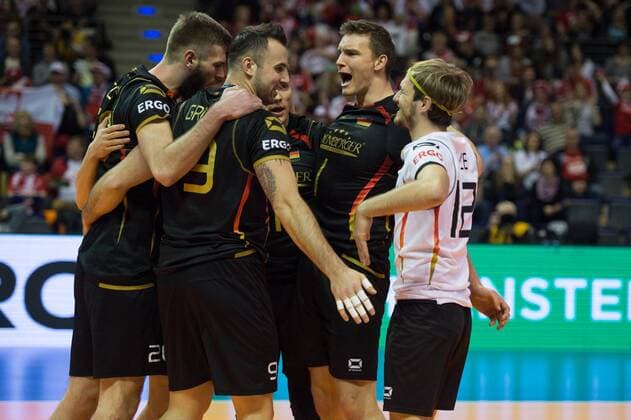 05.01.2016, Max Schmeling Halle, Berlin Volleyball, Olympiaqualifikation, Deutschland (GER) vs. Belgien (BEL) Jubel Georg György Gyoergy Grozer ( 9 GER), Philipp Collin ( 20 GER), Lukas Kampa ( 11 GER), Christian Fromm ( 1 GER), Ferdinand Tille ( 12 GER)