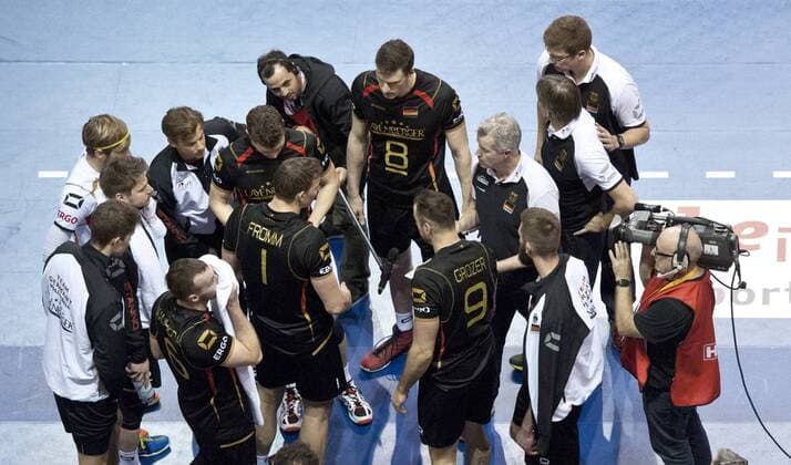 Auszeit - Cheftrainer Vital HEYNEN (GER) spricht zu seinen Spielern. Gruppenspiel: Belgien - Deutschland am 05.01.2016 Volleyball Europaeisches Olympia Qualifikationsturnier 2016 in Berlin,