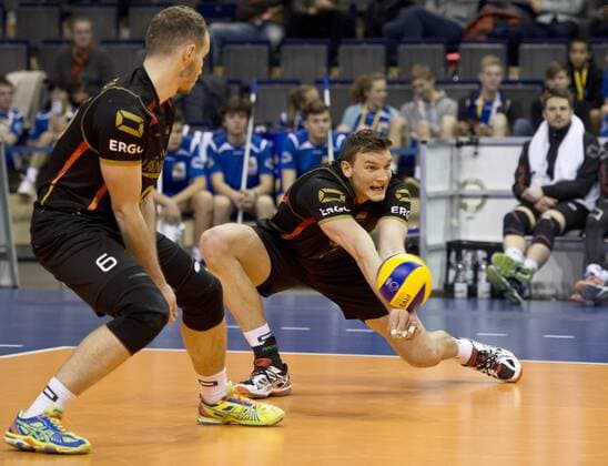 Christian FROMM (1 GER) nimmt den Ball an. Gruppenspiel: Belgien - Deutschland am 05.01.2016 Volleyball Europaeisches Olympia Qualifikationsturnier 2016 in Berlin,