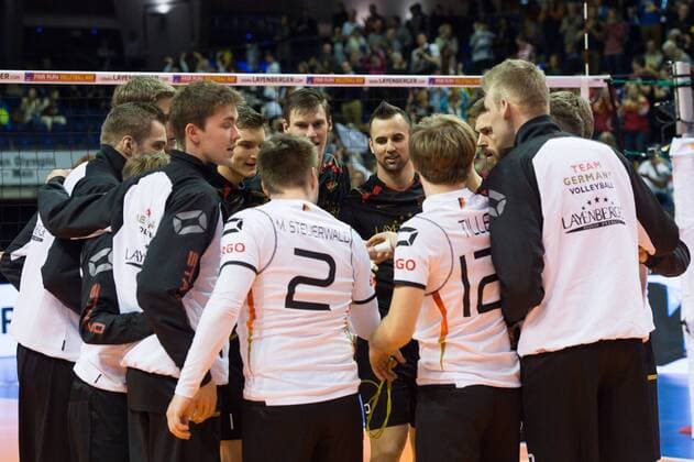 05.01.2016, Max Schmeling Halle, Berlin Volleyball, Olympiaqualifikation, Deutschland (GER) vs. Belgien (BEL) Jubel Deutschland nach Sieg