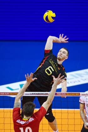 Volleyball Berlin 05.01.2016 European Continental Olympic Qualification Tournament Männer Herren Belgien (BEL) - Deutschland (GER) Denys Kaliberda (Deutschland, No.06) Simon Van De Voorde (Belgien, No.10)